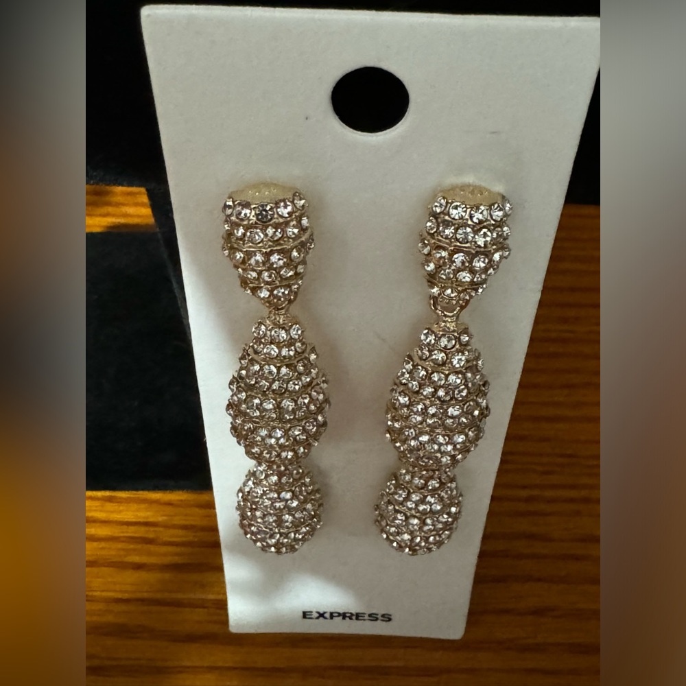 Dangle Sparkly Earrings 🤩